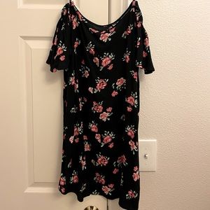 NWOT size Small, floral cold shoulder summer dress.